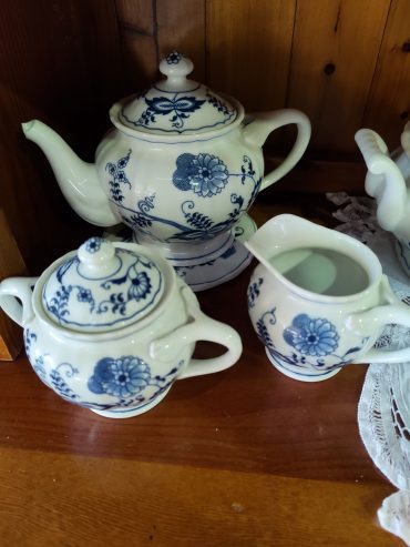 BLUE DANUBE CHINA JAPAN 87 PIECE SET