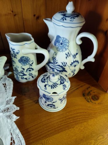 BLUE DANUBE CHINA JAPAN 87 PIECE SET