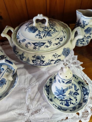 BLUE DANUBE CHINA JAPAN 87 PIECE SET