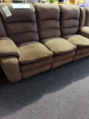 LAZYB BOY SOFA 6-SEATER 4- RECLINERS