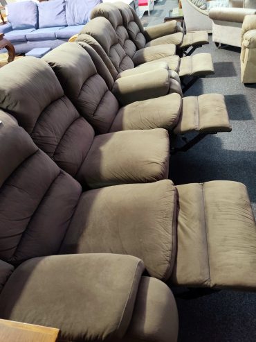 LAZYB BOY SOFA 6-SEATER 4- RECLINERS