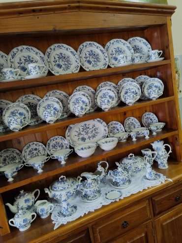 BLUE DANUBE CHINA JAPAN 87 PIECE SET