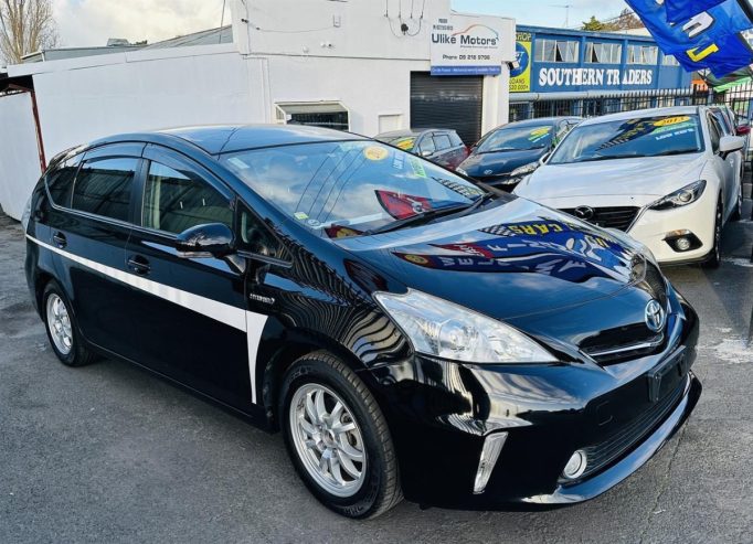 2013 Toyota Prius Alpha S, Sunroof, Alloys!!!