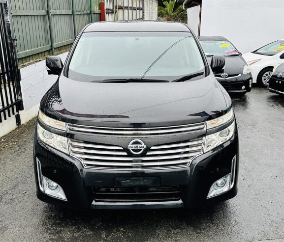 2011 Nissan Elgrand 8 Seater Family Wagon.