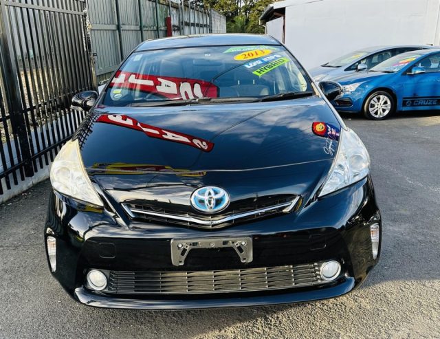 2013 Toyota Prius Alpha S, Sunroof, Alloys!!!