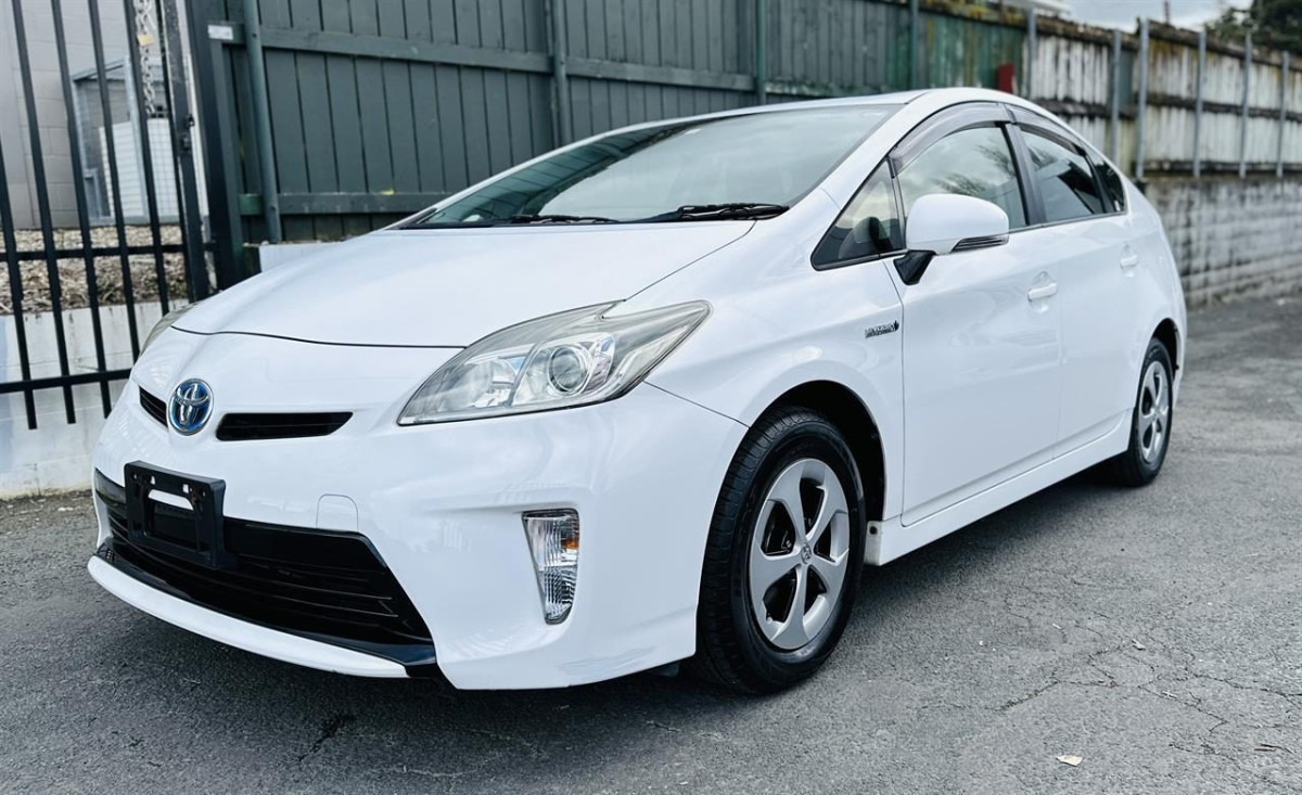 2014 Toyota Prius 18cc,New Shape,Low Kms, Rebate!!!