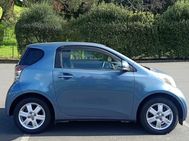 2010 Toyota IQ 6 Air bags push start, 71000kms