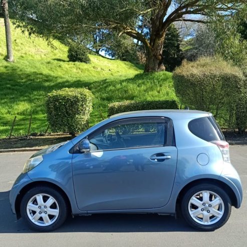 2010 Toyota IQ 6 Air bags push start, 71000kms