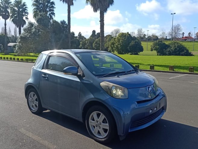 2010 Toyota IQ 6 Air bags push start, 71000kms