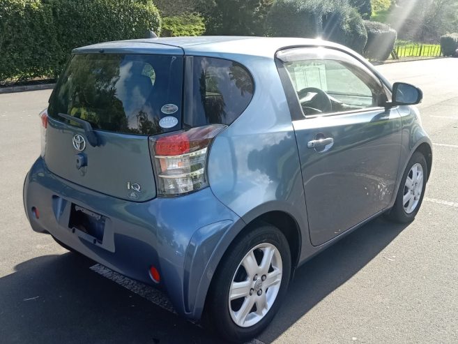 2010 Toyota IQ 6 Air bags push start, 71000kms