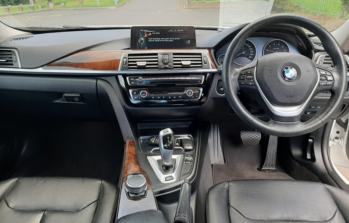2017 BMW 330e E-Drive, Plug-in-Hybrid, 139,000km
