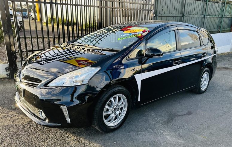 2013 Toyota Prius Alpha S, Sunroof, Alloys!!!