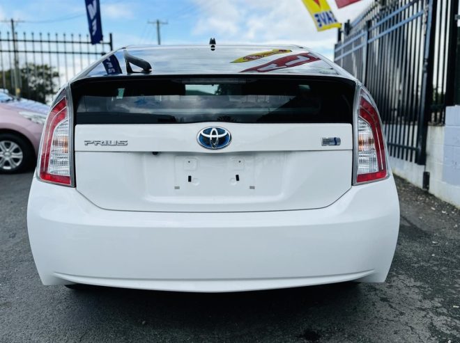 2014 Toyota Prius 18cc,New Shape,Low Kms, Rebate!!!