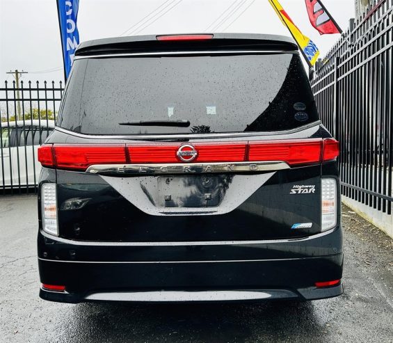 2011 Nissan Elgrand 8 Seater Family Wagon.