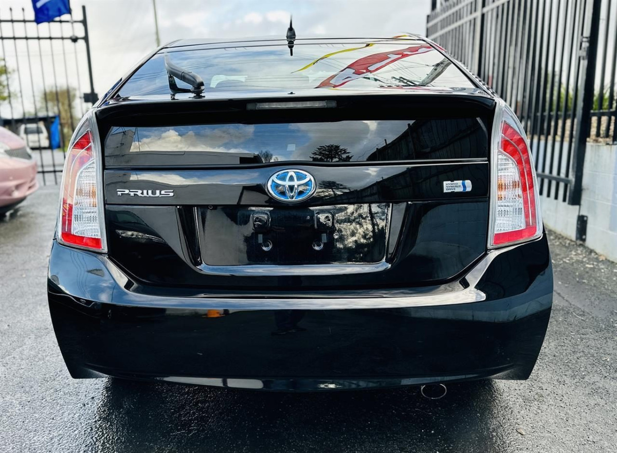 2015 Toyota Prius Alloys, Hot Black.