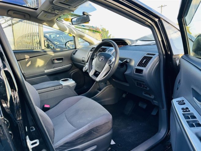 2013 Toyota Prius Alpha S, Sunroof, Alloys!!!