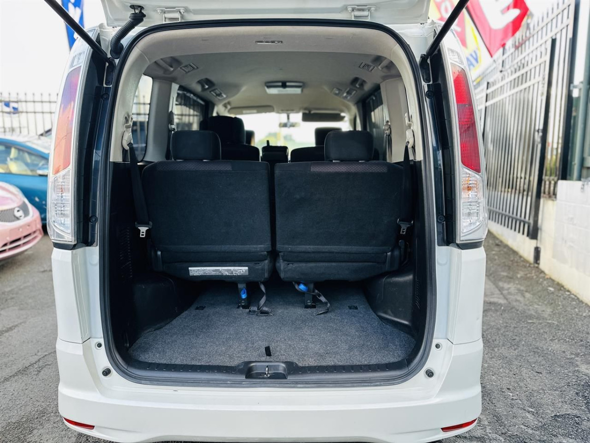 2012 Nissan Serena 20X,8 Seater Seater,Cruise Control.