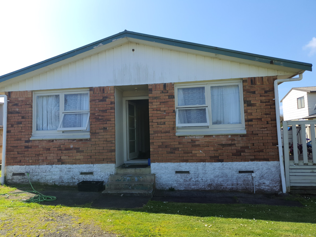SHARP PRICE FOR A 4 BEDROOM HOUSE IN PAPATOETOE