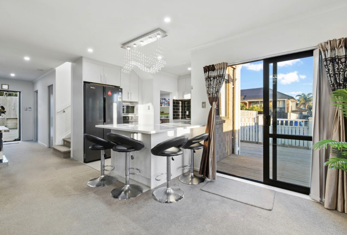 Modern Papatoetoe 4 Bedroom Stylish Residence