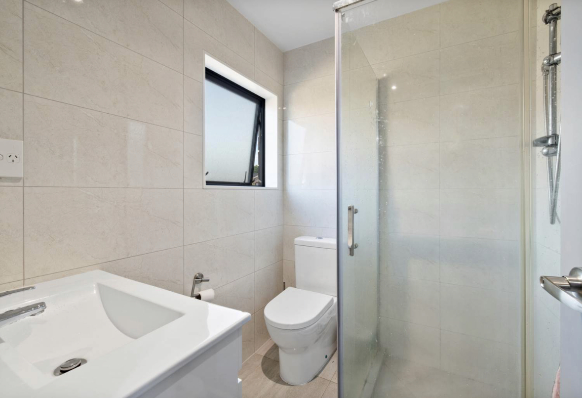 Modern Papatoetoe 4 Bedroom Stylish Residence