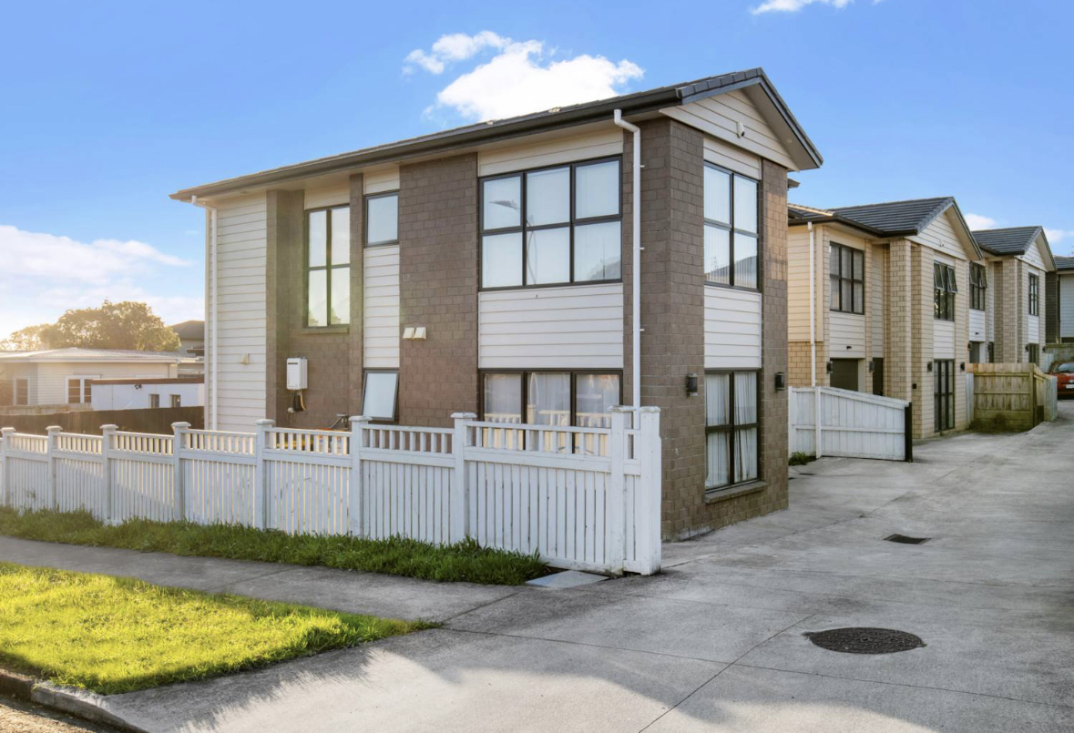 Modern Papatoetoe 4 Bedroom Stylish Residence
