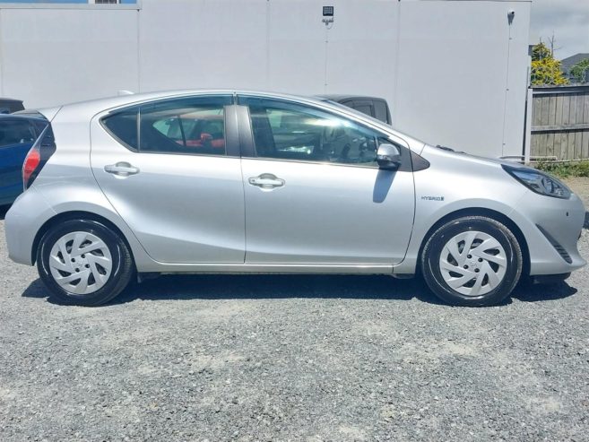 2017 Toyota AQUA L(Silver) 98391km