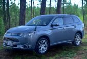 2013 Mitsubishi Outlander PHEV**Leather/Heating Seats** RV/SUV Automatic