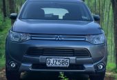 2013 Mitsubishi Outlander PHEV**Leather/Heating Seats** RV/SUV Automatic