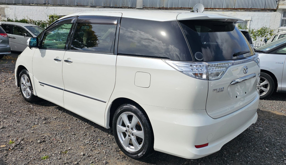 TOYOTA ESTIMA HYBRID 2011