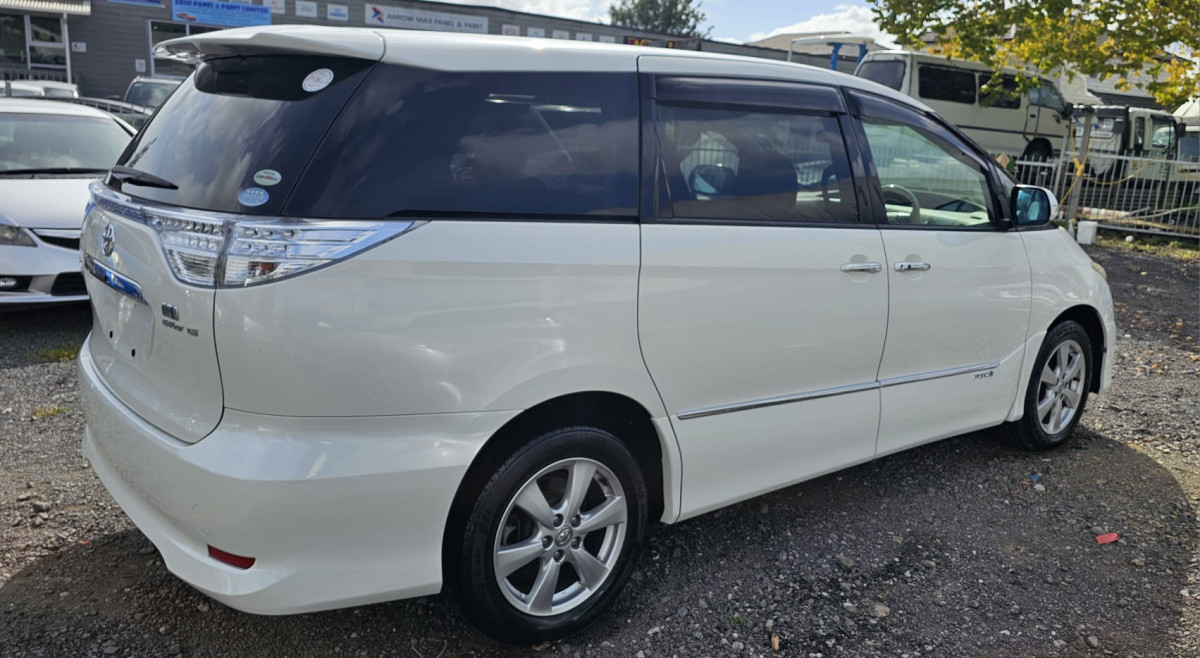 TOYOTA ESTIMA HYBRID 2011