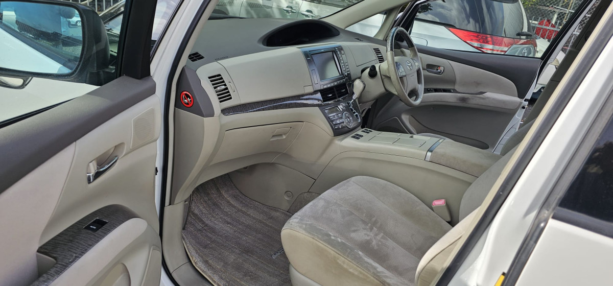 TOYOTA ESTIMA HYBRID 2011