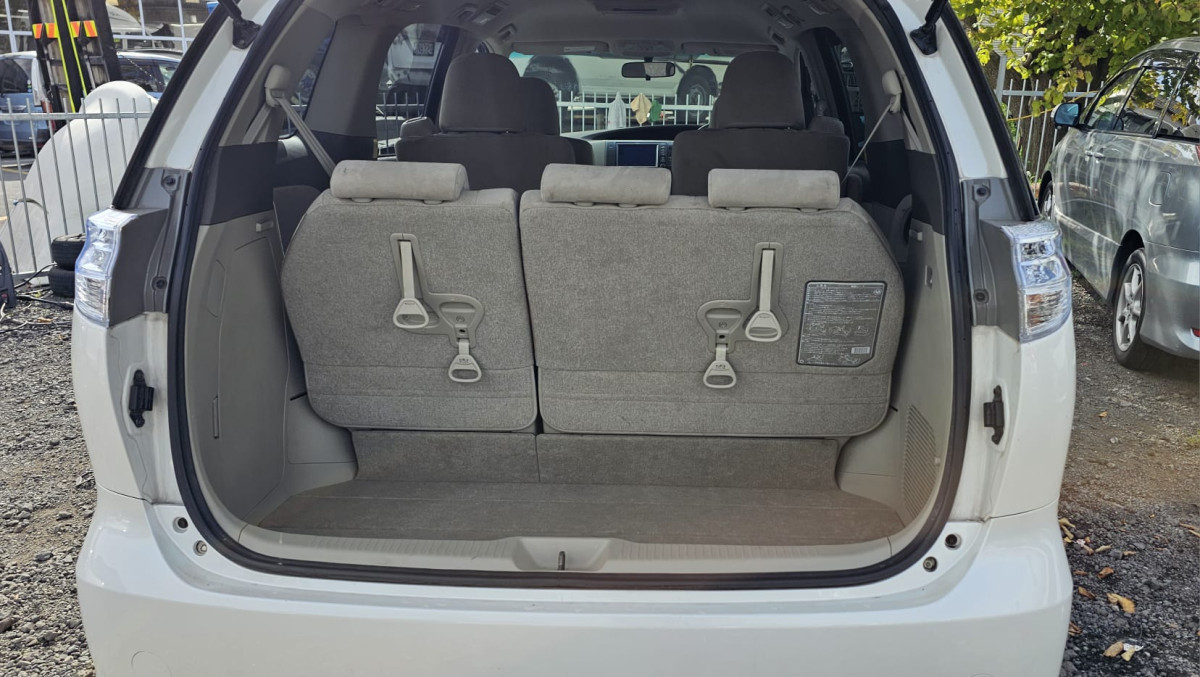 TOYOTA ESTIMA HYBRID 2011