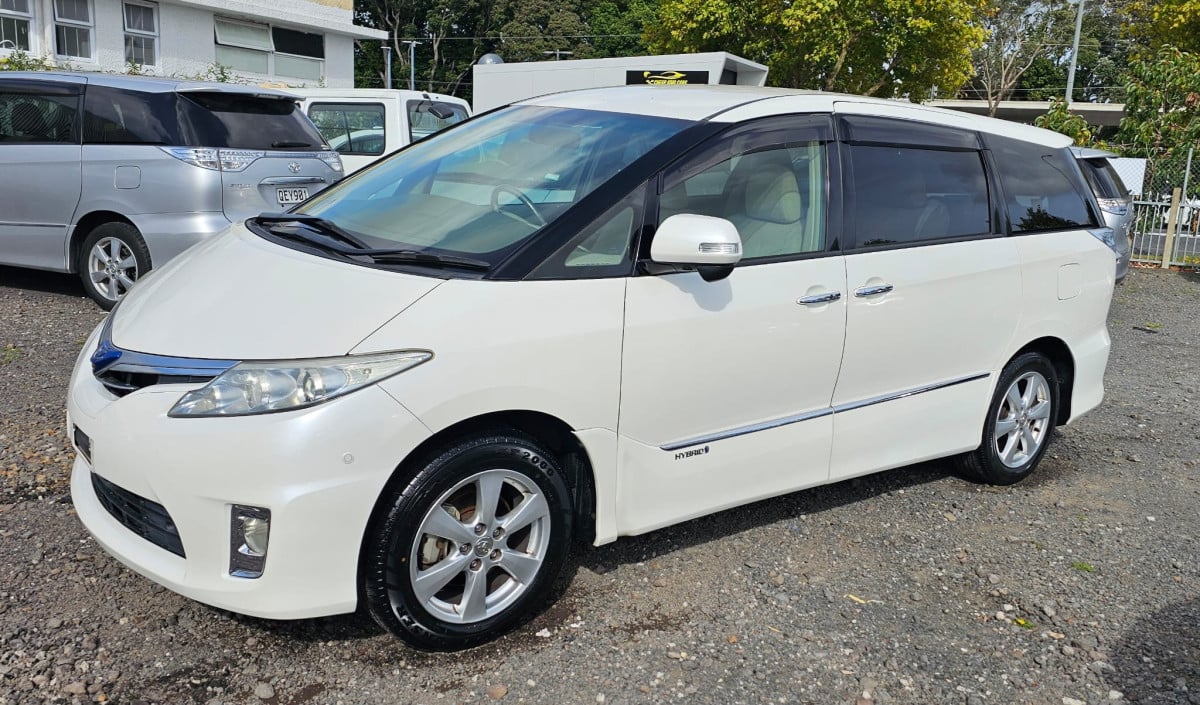 TOYOTA ESTIMA HYBRID 2011