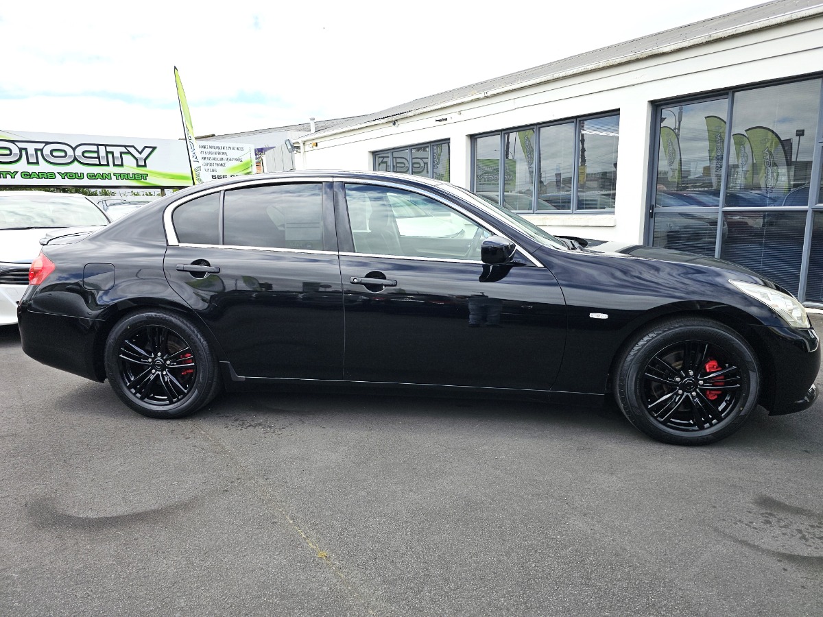 2011 NISSAN SKYLINE HALF LEATHER