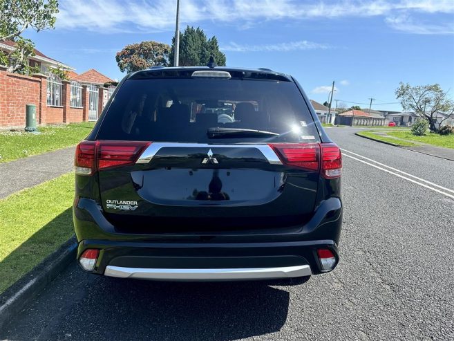 2017 Mitsubishi Outlander PHEV G Package 4WD RV/SUV Automatic