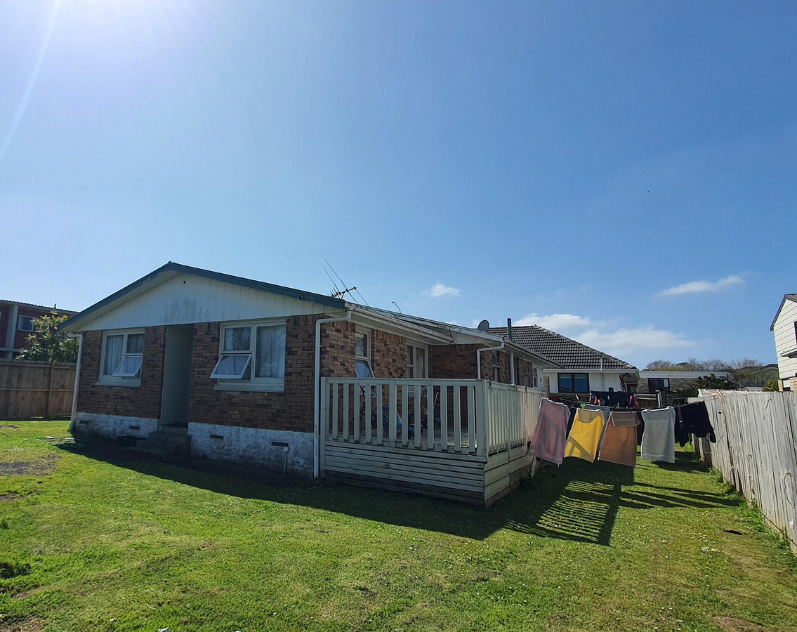 SHARP PRICE FOR A 4 BEDROOM HOUSE IN PAPATOETOE