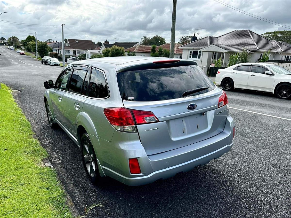 2013 Subaru Outback 2.5i B Sport Eye-Sight Station Wagon Tiptronic