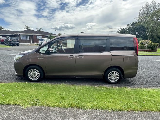 2014 Toyota Noah Hybrid X New Shape !! Van Automatic