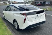 2016 Toyota Prius S Cruise Control !! Hatchback Automatic