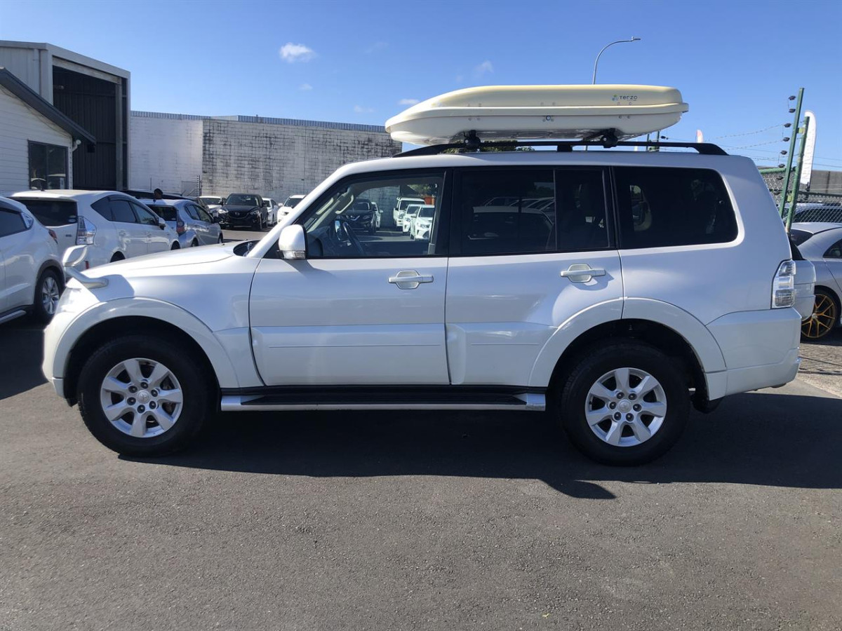 2014 Mitsubishi Pajero LONG SUPER EXCEED 7 SEATS