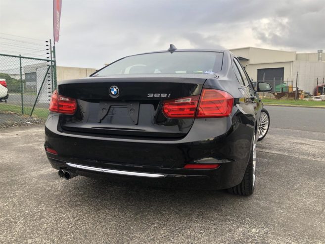 2013 BMW 328i Luxuary