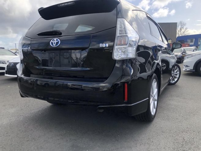 2011 Toyota Prius Alpha,Touring Pkg,Skyroof,7 Seats