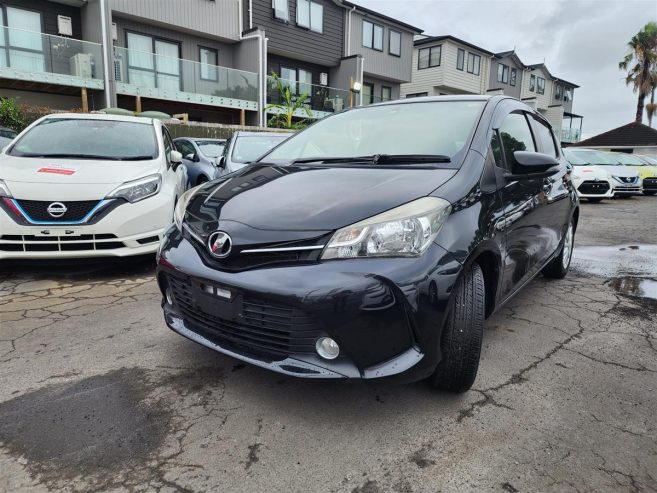 2014 Toyota Vitz push start button, Heating seats Hatchback Automatic