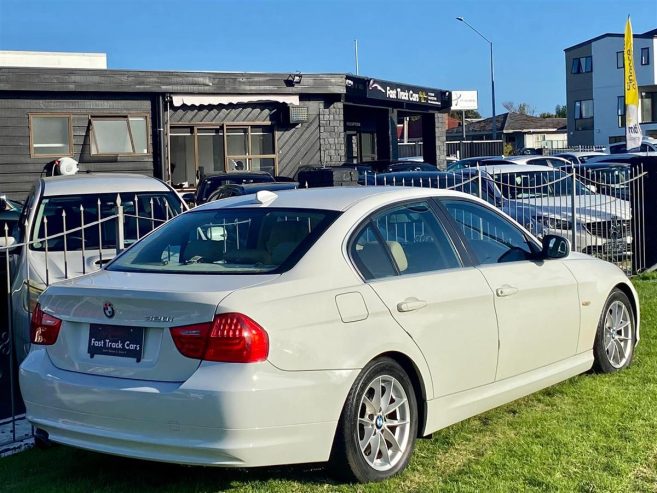 2011 BMW 320i Sedan Automatic