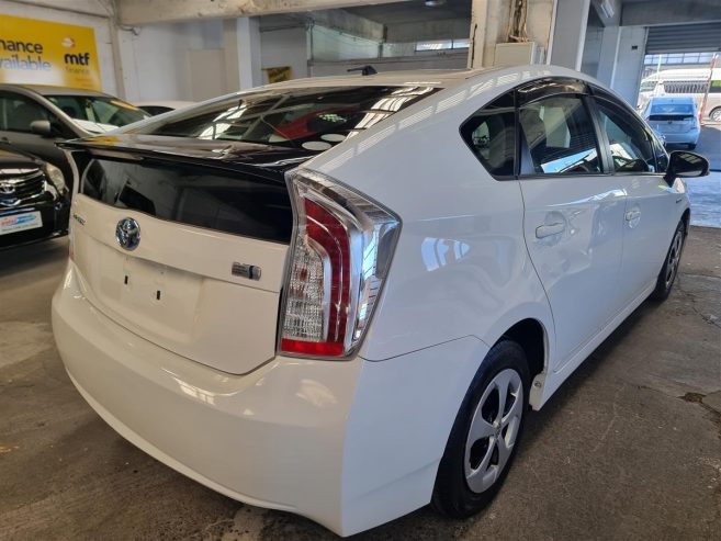 2015 Toyota Prius L / PUSH START Sedan Automatic