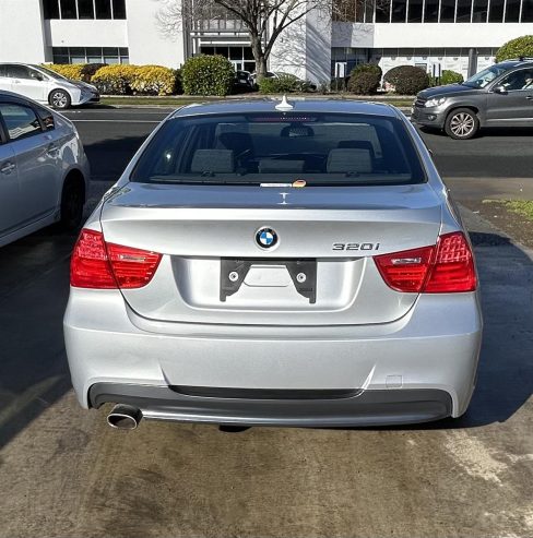 2011 BMW 320i Sedan Automatic M SPORTS