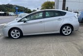 2009 Toyota Prius S Hybrid with Rev. Camera Station Wagon Automatic Hybrid/ Mags/ Parking Sensors/ Headlight Washer