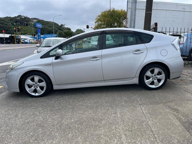 2009 Toyota Prius S Hybrid with Rev. Camera Station Wagon Automatic Hybrid/ Mags/ Parking Sensors/ Headlight Washer