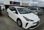 2022 Toyota Prius S New Shape Very Low Kms with Apple CarPlay Sedan Automatic Hybrid/Bluetooth/ Apple CarPlay/ Rev. Camera/ Fr. & Rr. Parking Sensors