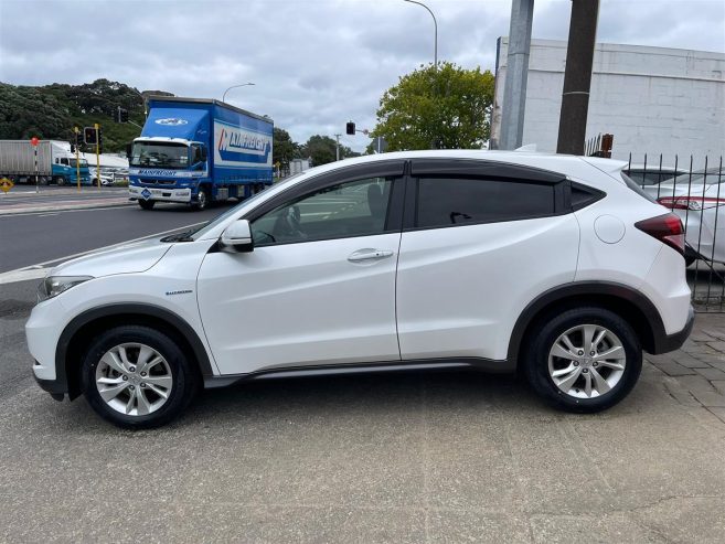 2015 Honda Vezel Hybrid Very Low Kms with New Tyres/ Warranty RV/SUV Automatic Hybrid/ Low Kms/ Heated Seats/ Bluetooth/ Warranty/ Rev. Camera